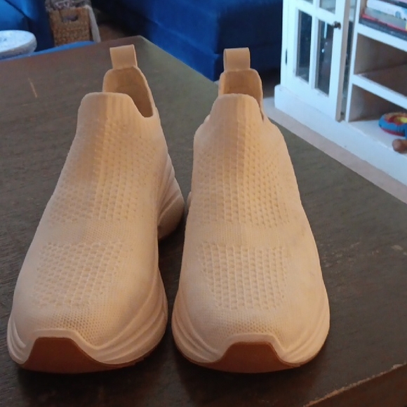 Cream Stretchy NO laces! Sneakers with Knit Design and Chunky Sole - Picture 2 of 5